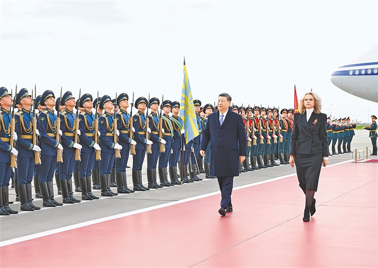 习近平抵达莫斯科对俄罗斯进行国事访问并出席纪念苏联伟大卫国战争胜利80周年庆典